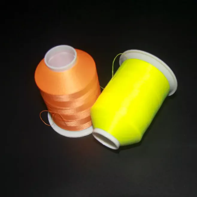 Πώς λειτουργεί το Glow in the Dark Thread χωρίς μπαταρίες ή ηλεκτρισμό; Πώς λειτουργεί το Glow in the Dark Thread χωρίς μπαταρίες ή ηλεκτρισμό;